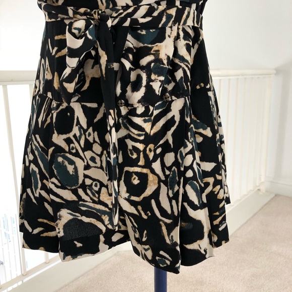 ‼️Sold ‼️Cute printed halter romper - Picture 3 of 8